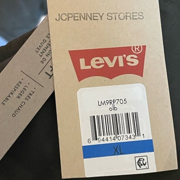 Levi’s puffer jacket - Picture 2 of 5